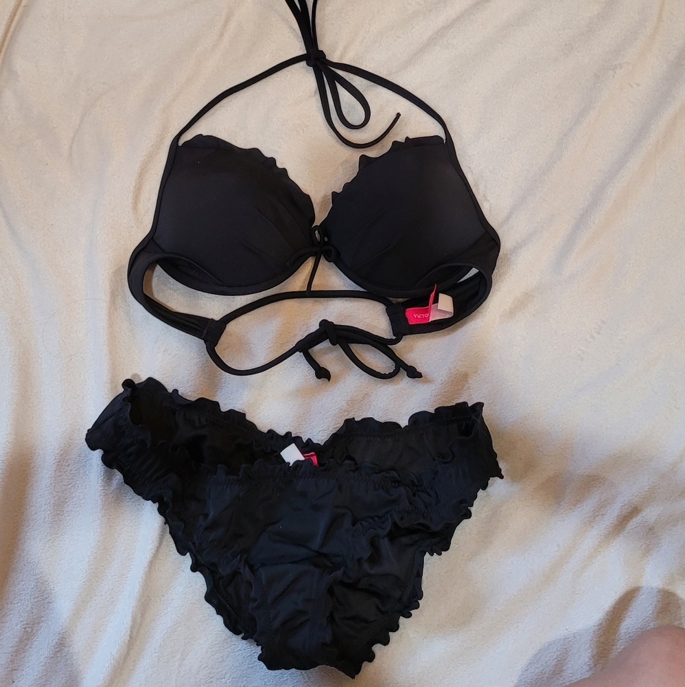 CUTE RARE VICTORIAS SECRET BLACK RUFFLE BIKINI SET - Picture 3 of 12